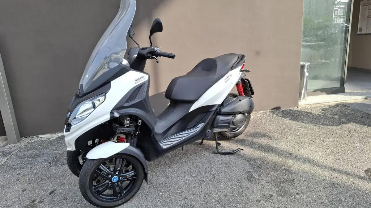Piaggio MP3 300 ABS Hpe (2021 - 24) (4)