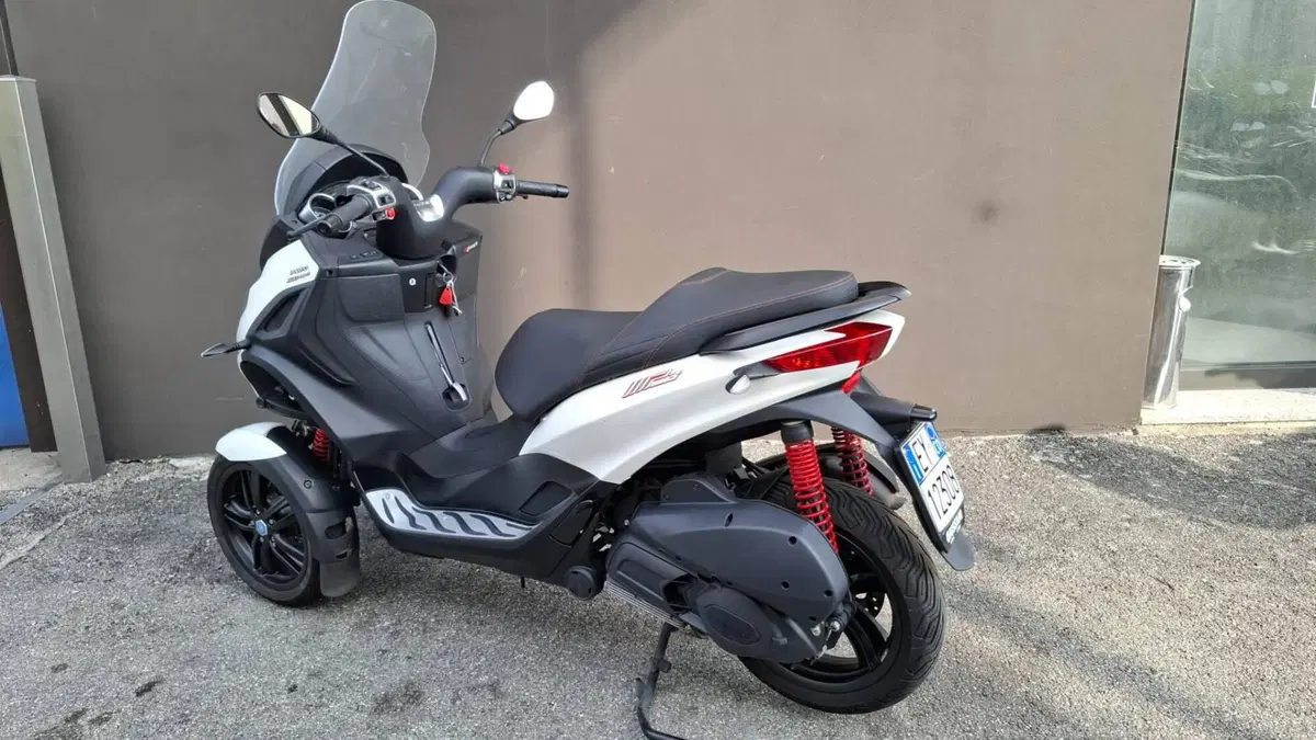 Piaggio MP3 300 ABS Hpe (2021 - 24) (3)