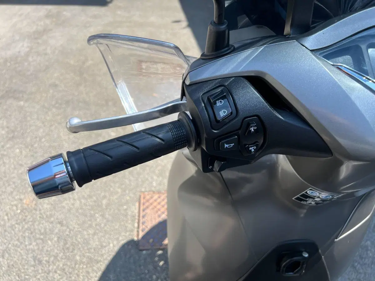 Honda SH 350 (2021 - 24) (11)