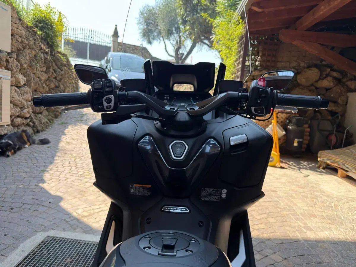 Yamaha T-Max 560 Tech Max (2022 - 24) (6)