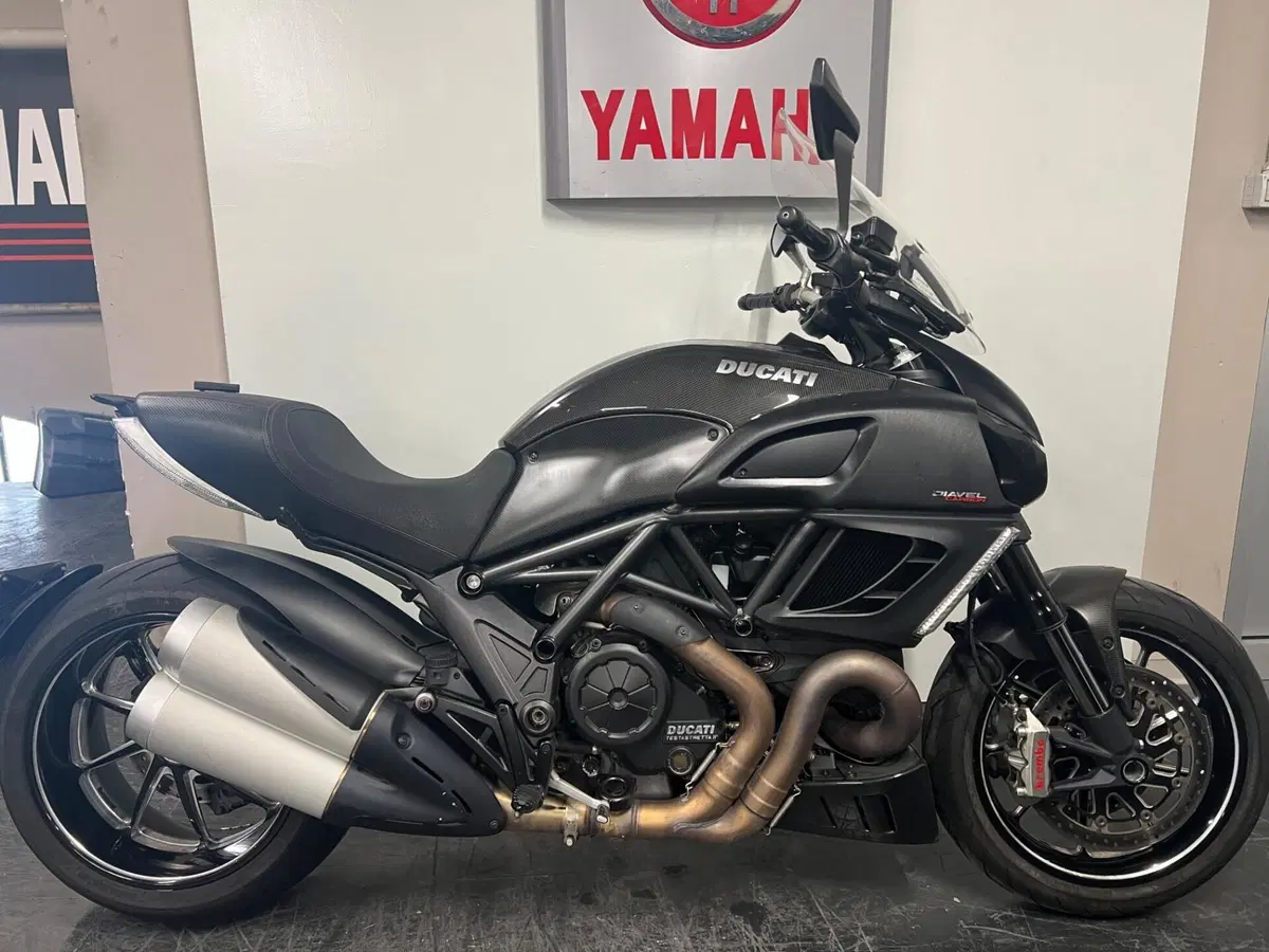 Ducati Diavel 1200 Carbon (2010 - 13)