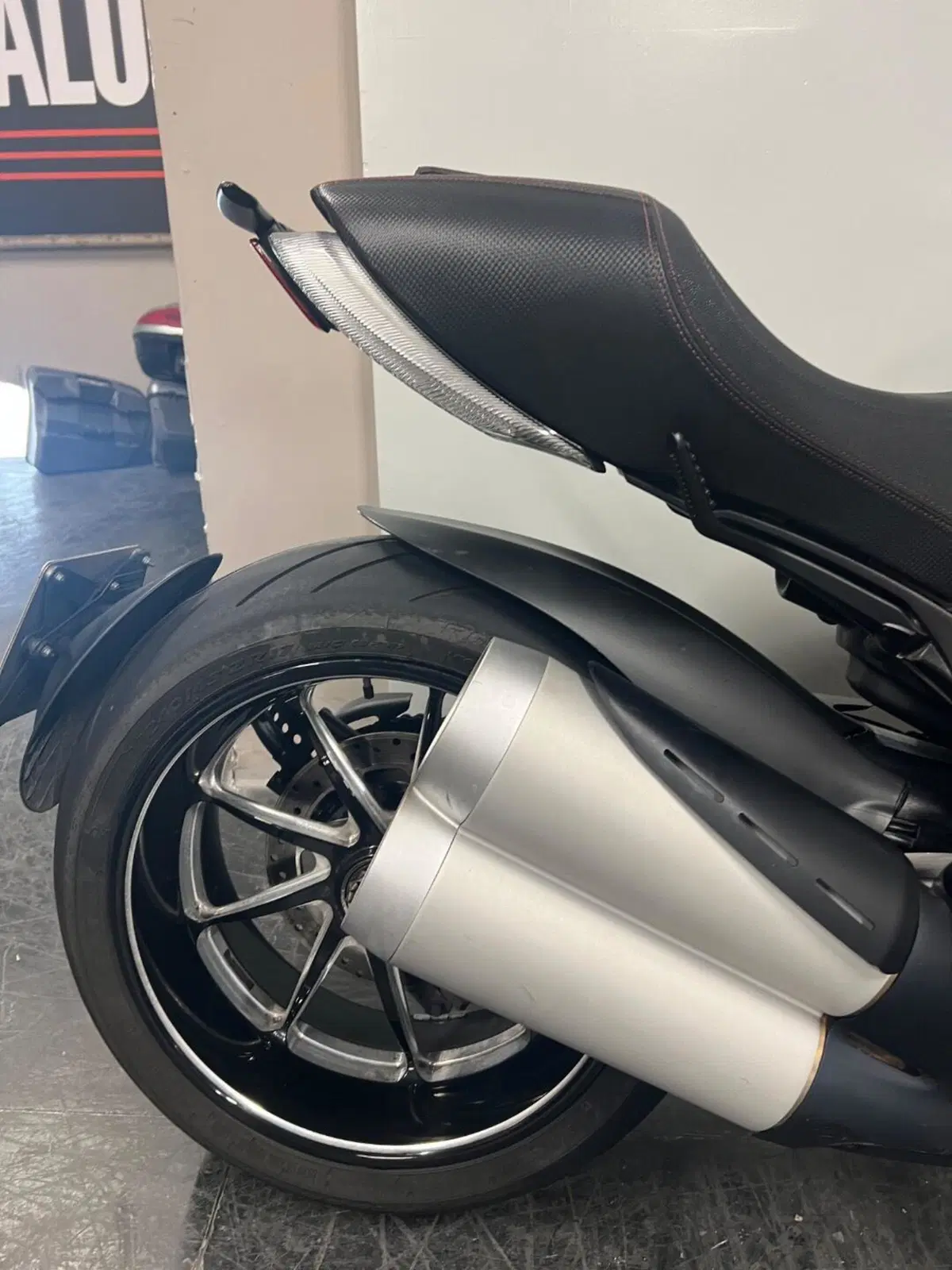 Ducati Diavel 1200 Carbon (2010 - 13) (5)
