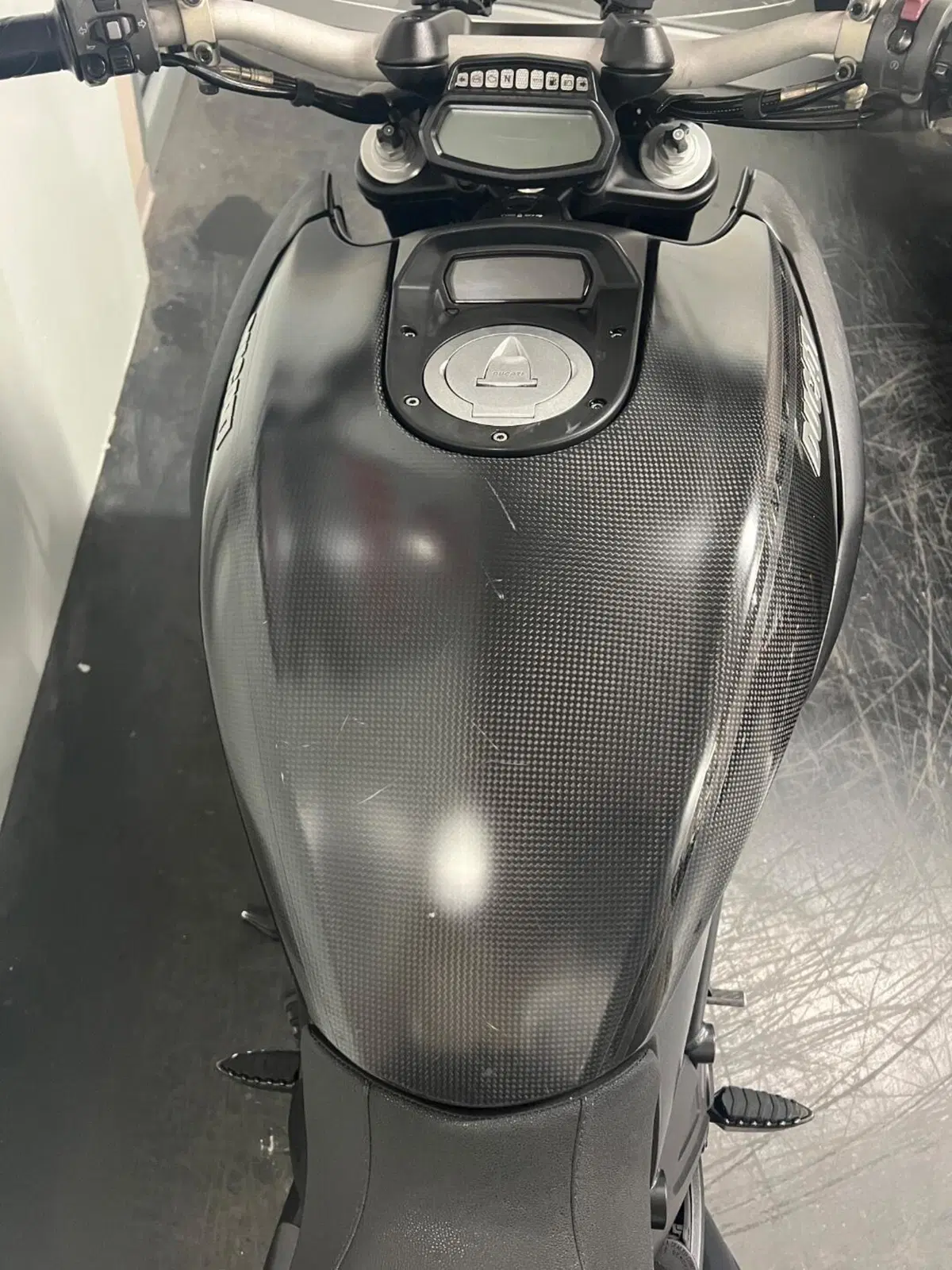 Ducati Diavel 1200 Carbon (2010 - 13) (9)
