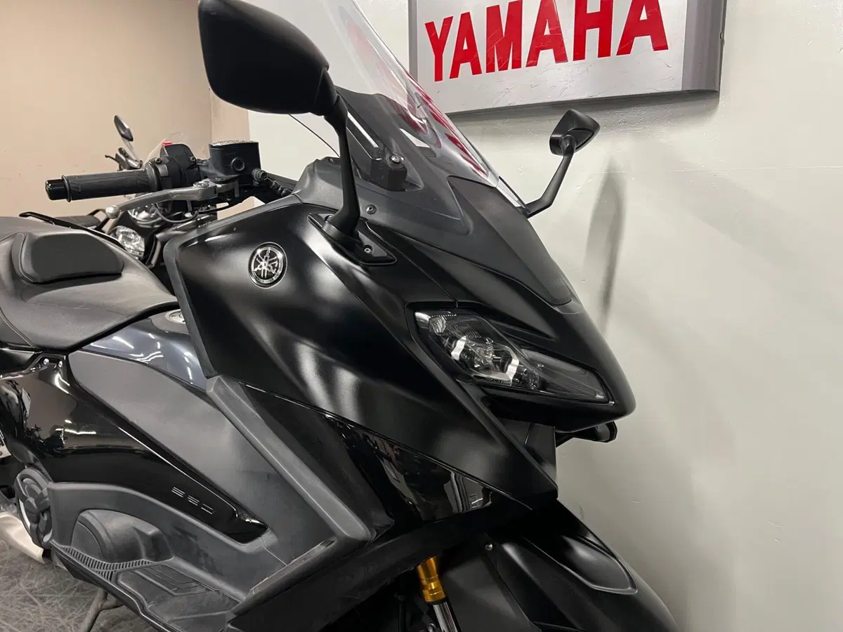 Yamaha T-Max 560 Tech Max (2022 - 24) (2)