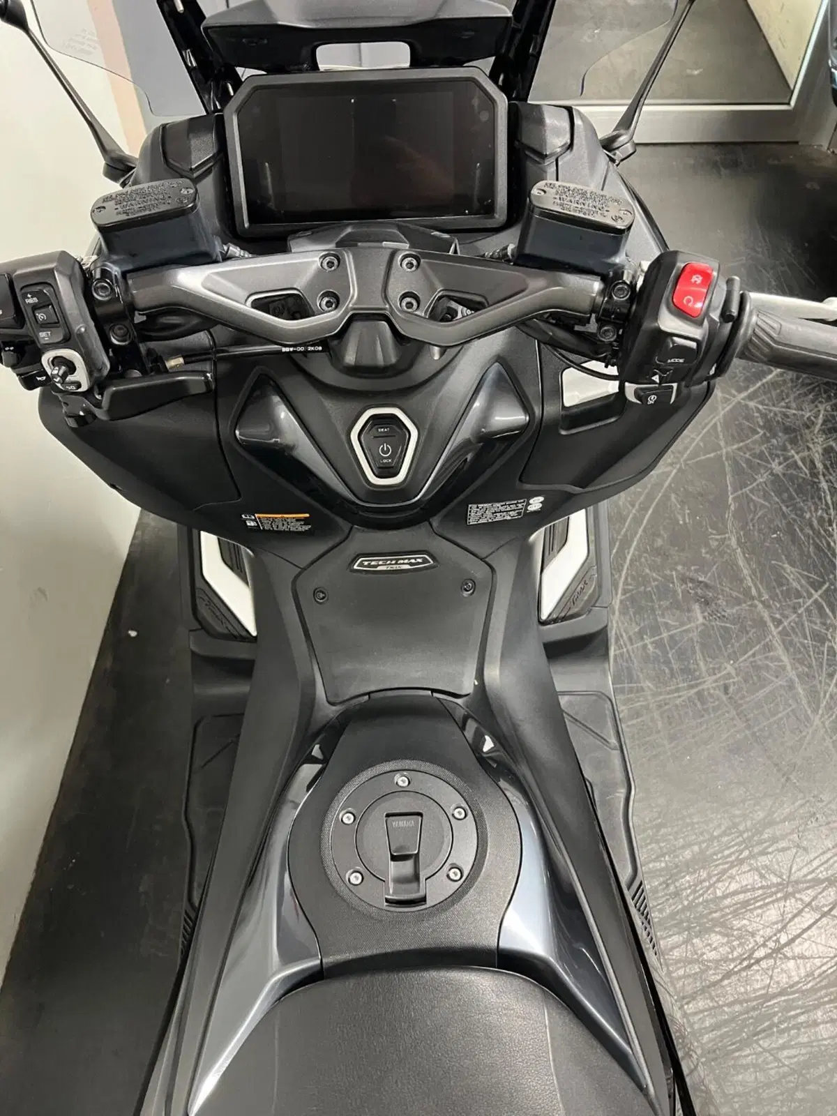 Yamaha T-Max 560 Tech Max (2022 - 24) (8)