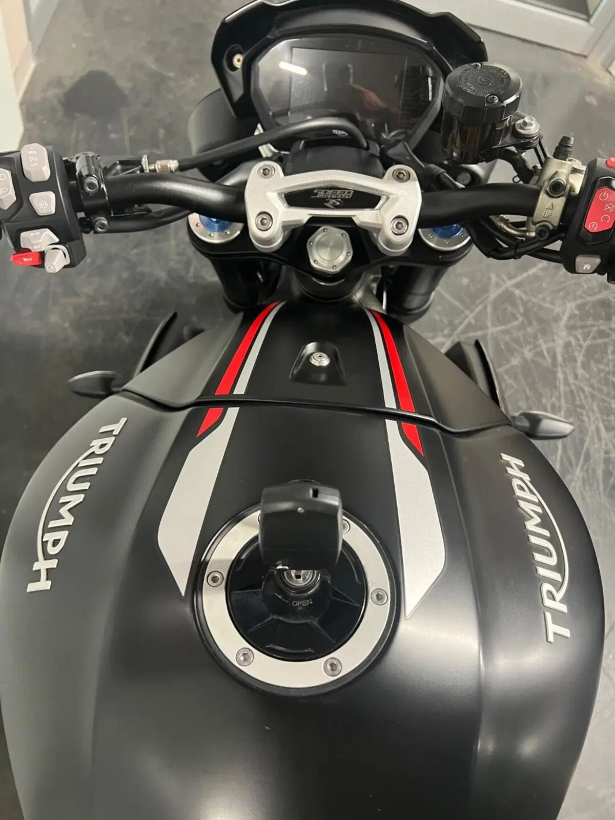 Triumph Speed Triple 1050 RS (2018 - 20) (9)