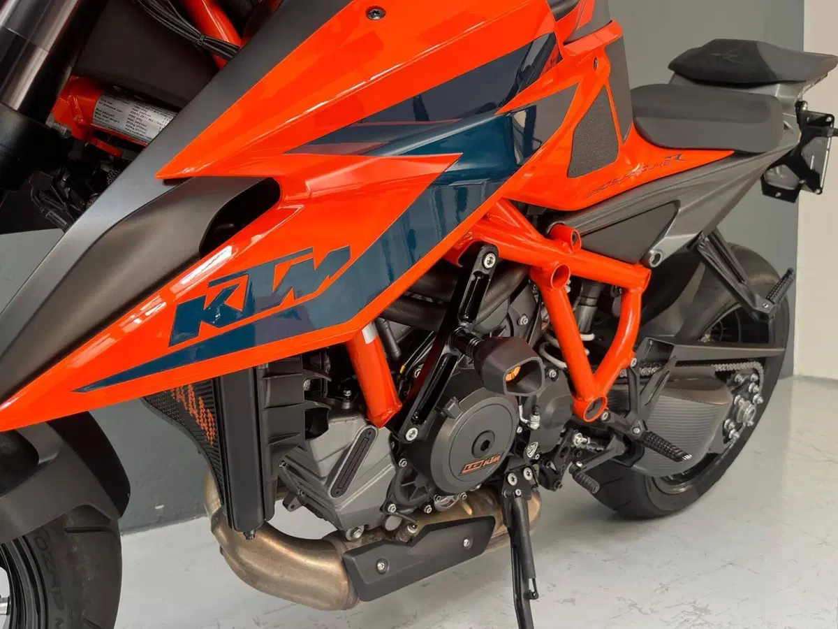 KTM 1290 Super Duke R (2022 - 23) (5)