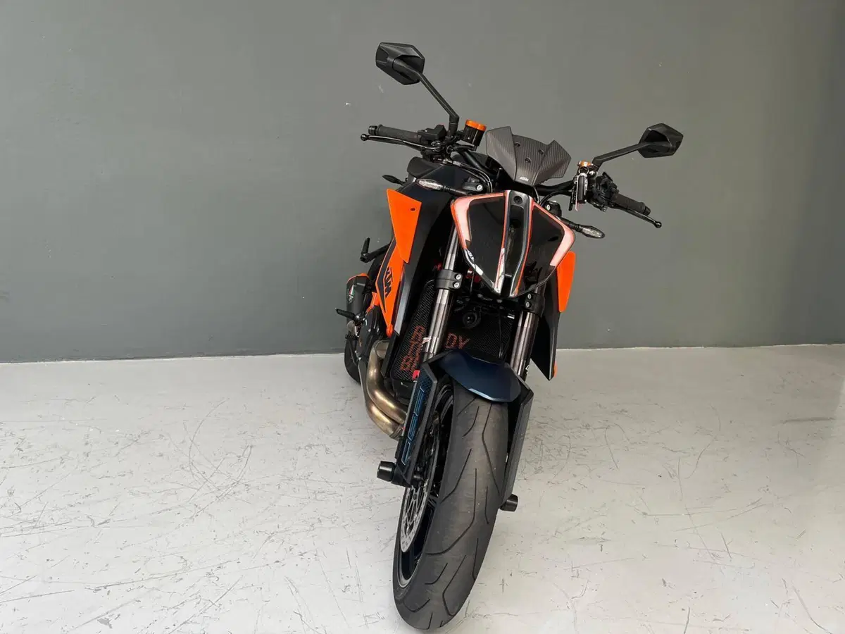 KTM 1290 Super Duke R (2022 - 23) (2)