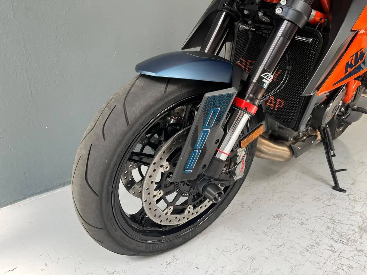 KTM 1290 Super Duke R (2022 - 23) (6)