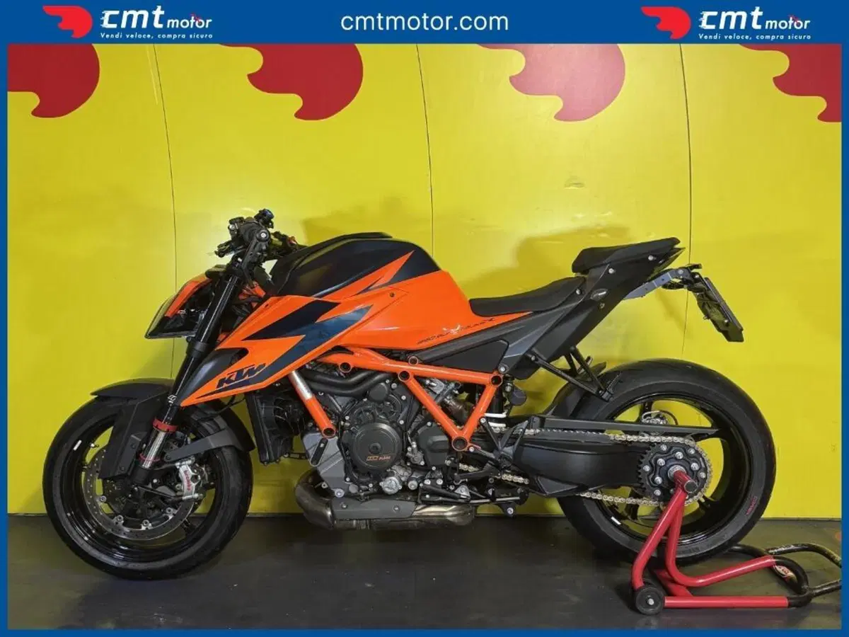 KTM 1290 Super Duke R (2021) (3)