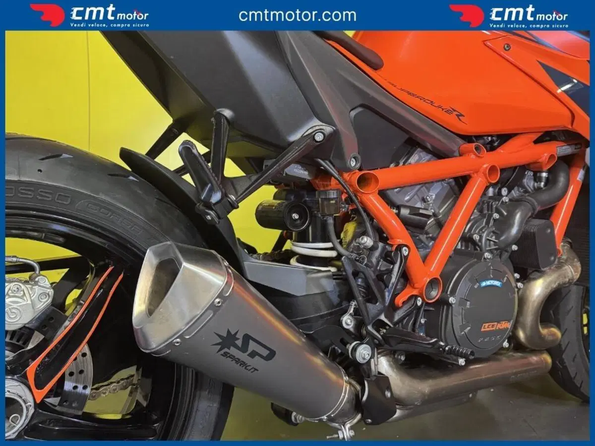 KTM 1290 Super Duke R (2021) (9)
