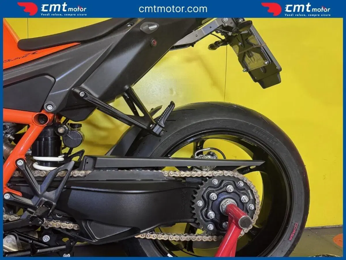 KTM 1290 Super Duke R (2021) (10)