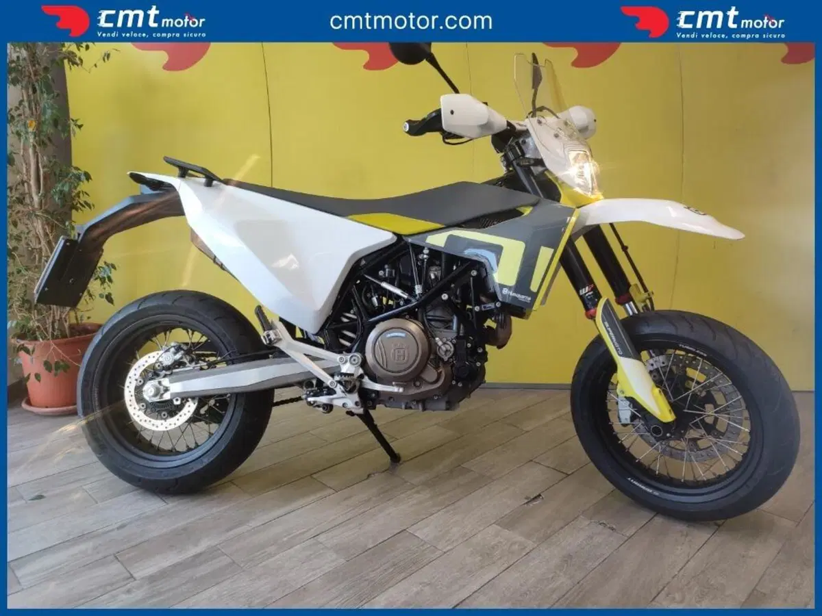Husqvarna 701 Supermoto (2022)