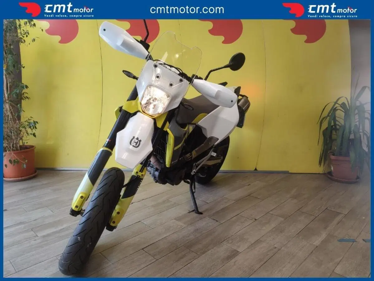 Husqvarna 701 Supermoto (2022) (2)