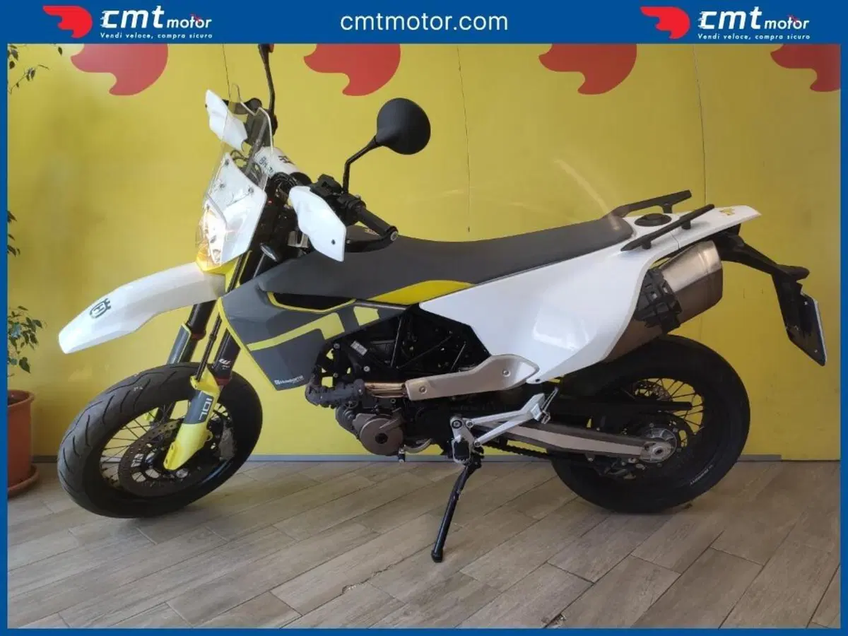 Husqvarna 701 Supermoto (2022) (3)