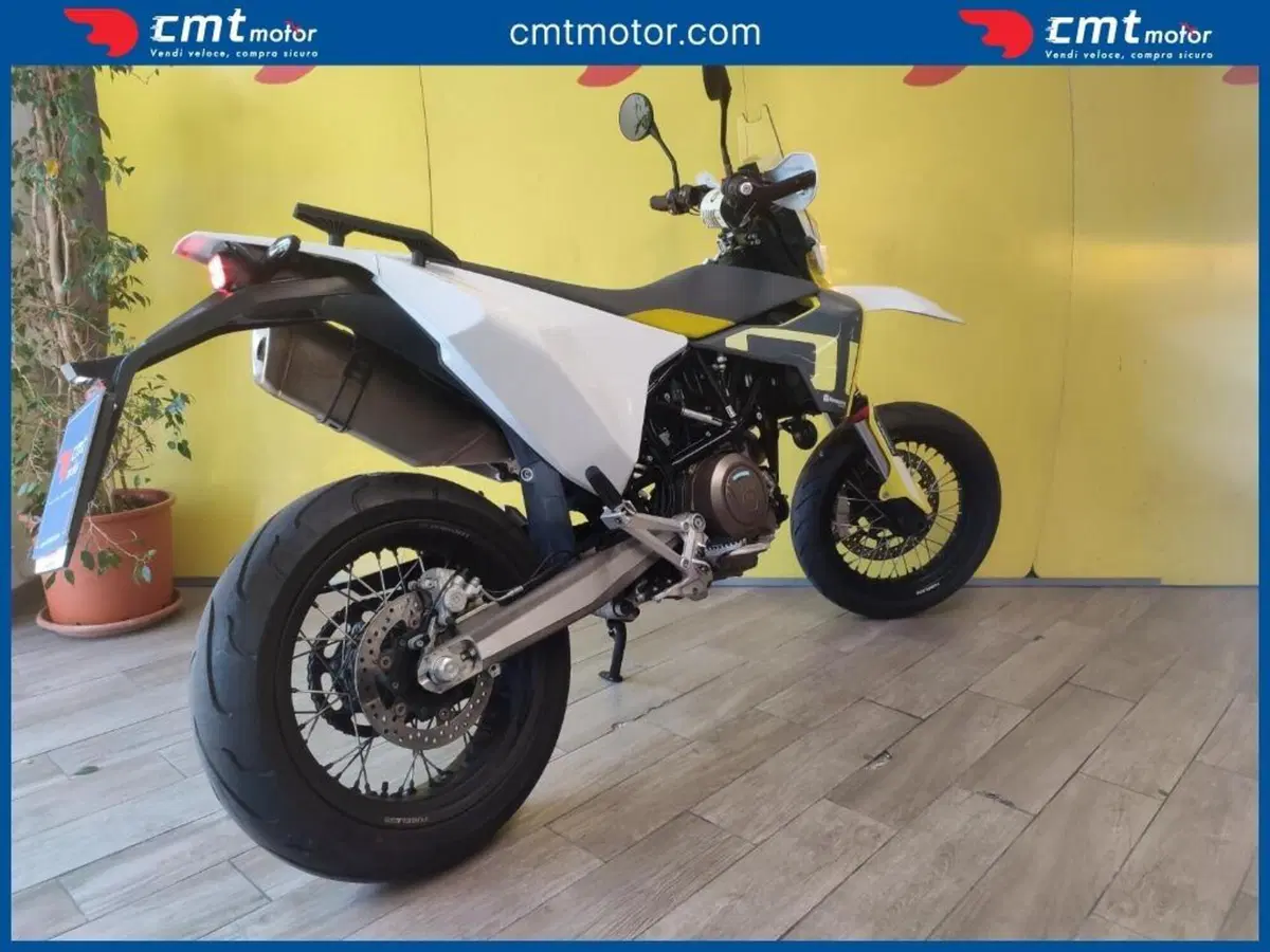 Husqvarna 701 Supermoto (2022) (4)