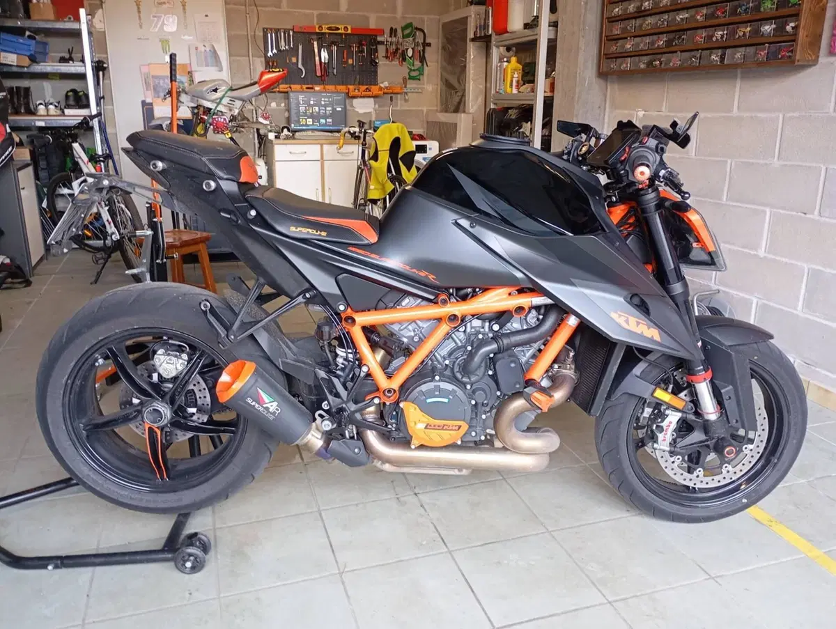 KTM 1290 Super Duke R (2021)