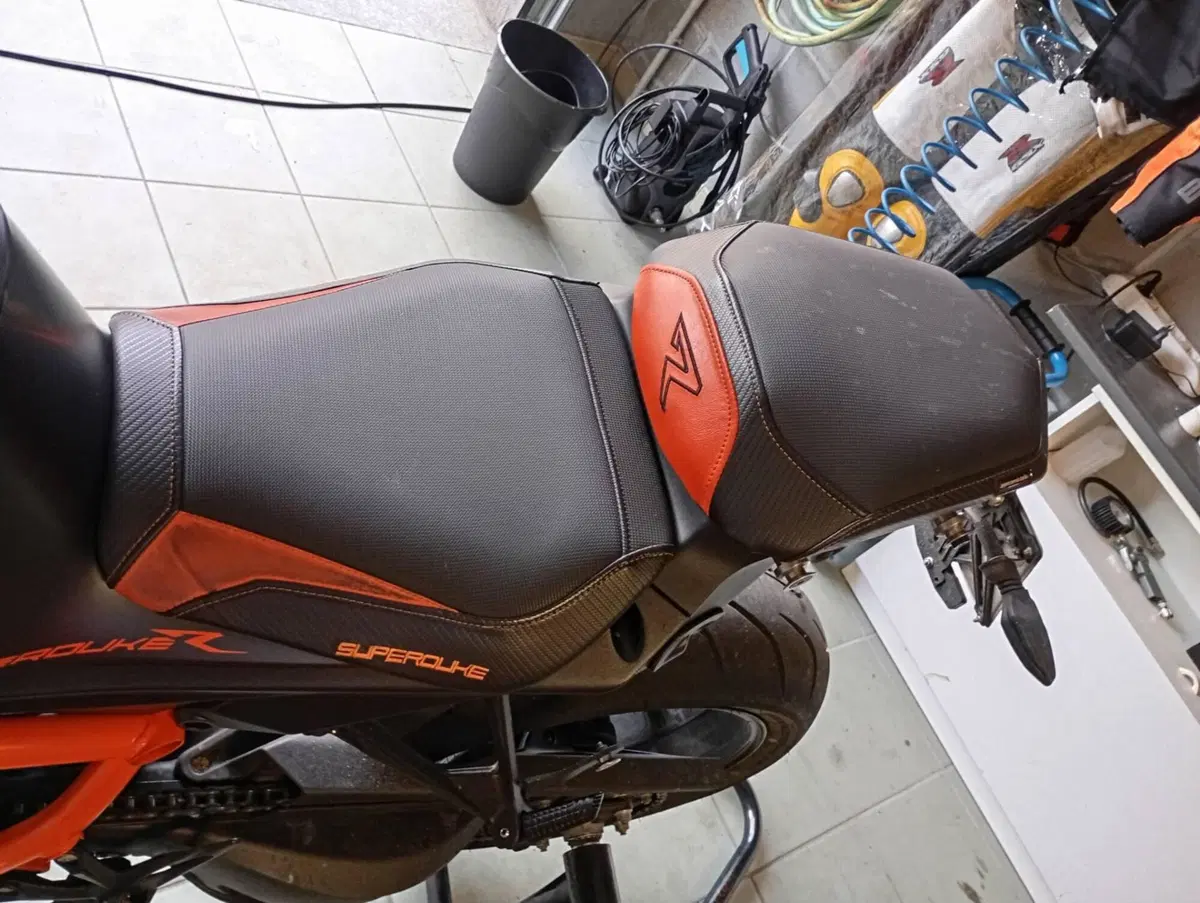 KTM 1290 Super Duke R (2021) (5)