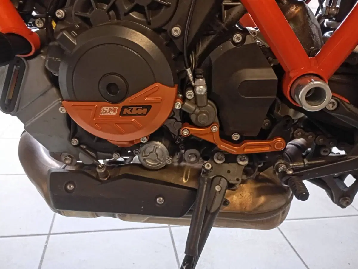 KTM 1290 Super Duke R (2021) (6)
