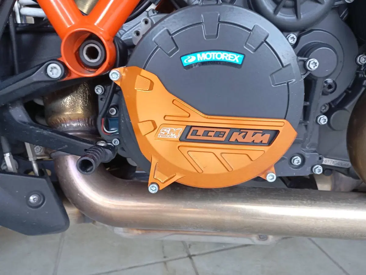 KTM 1290 Super Duke R (2021) (7)