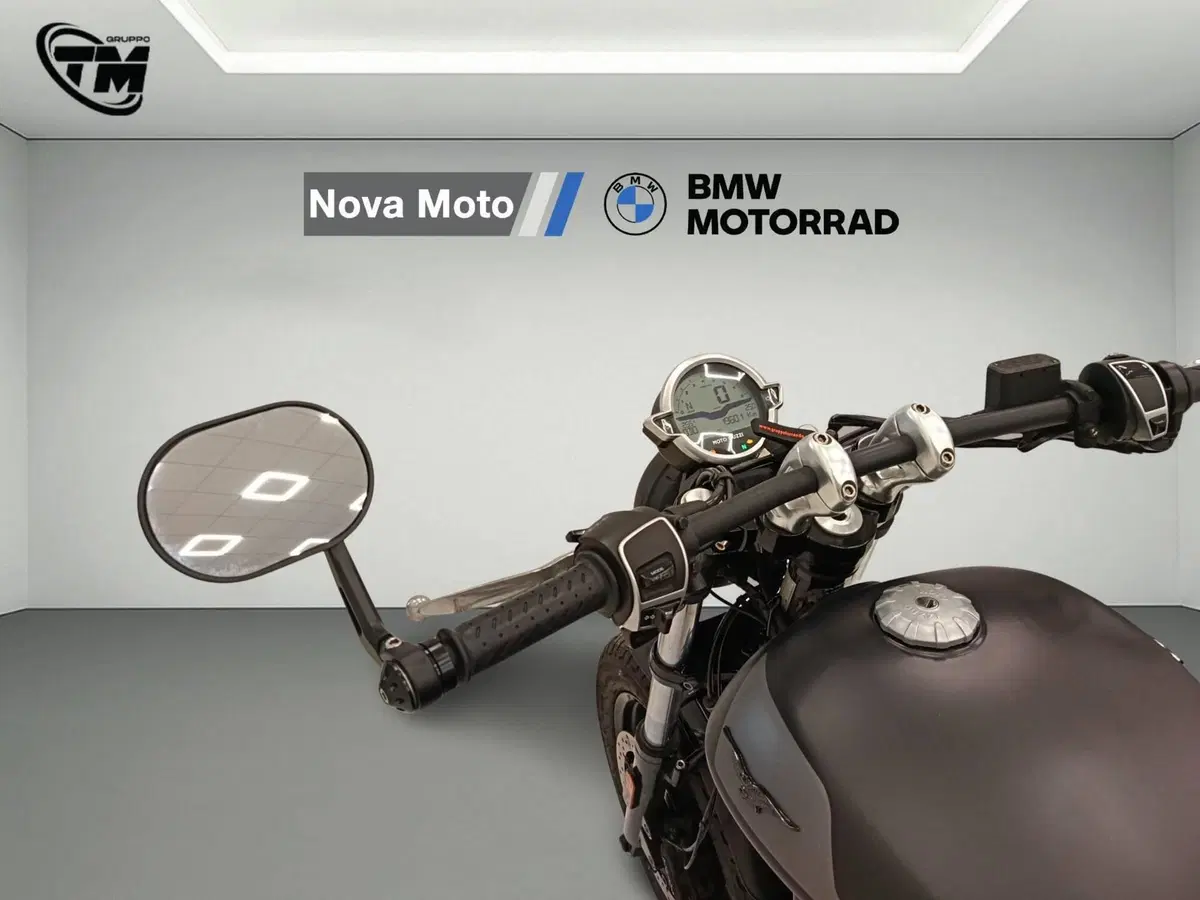 Moto Guzzi V9 Bobber (2021 - 25) (9)
