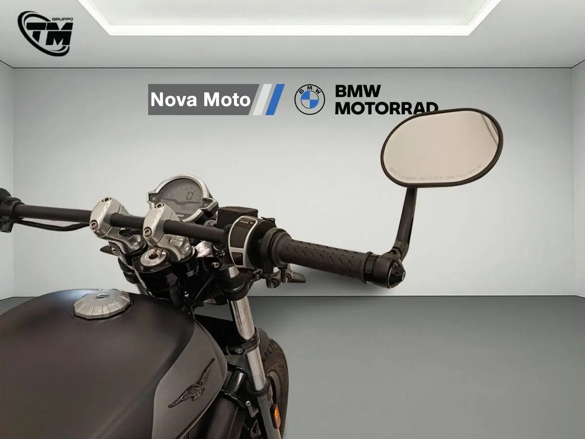 Moto Guzzi V9 Bobber (2021 - 25) (11)