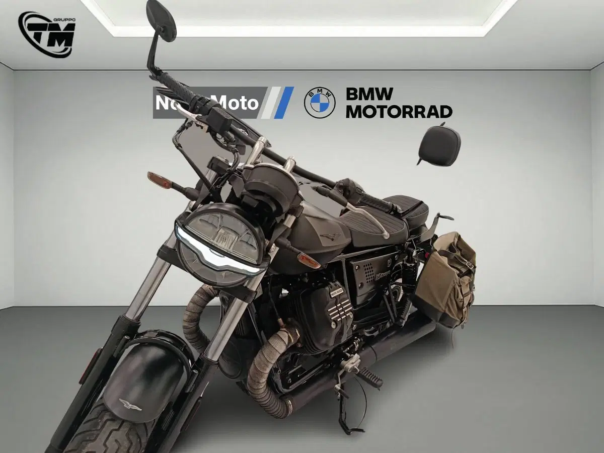 Moto Guzzi V9 Bobber (2021 - 25) (13)
