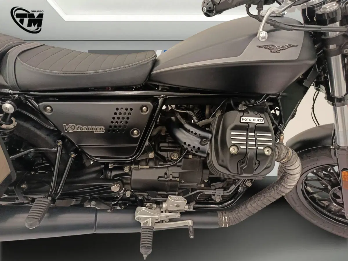 Moto Guzzi V9 Bobber (2021 - 25) (15)