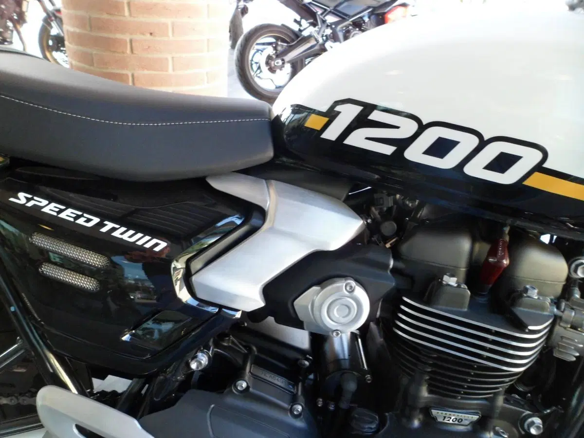 Triumph Speed Twin 1200 (2025 - 26) (8)