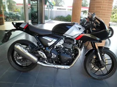 Triumph Thruxton 400 (2026) usata