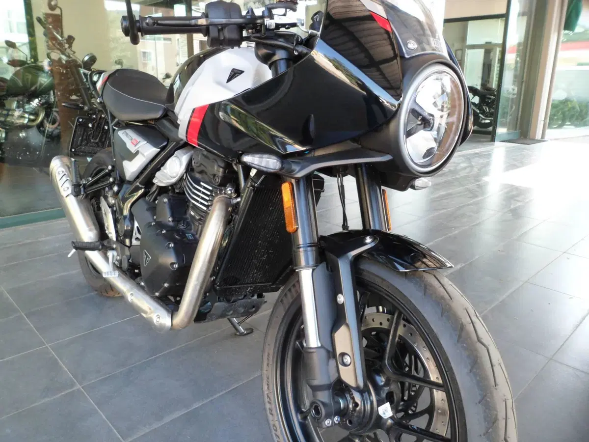 Triumph Thruxton 400 (2026) (2)