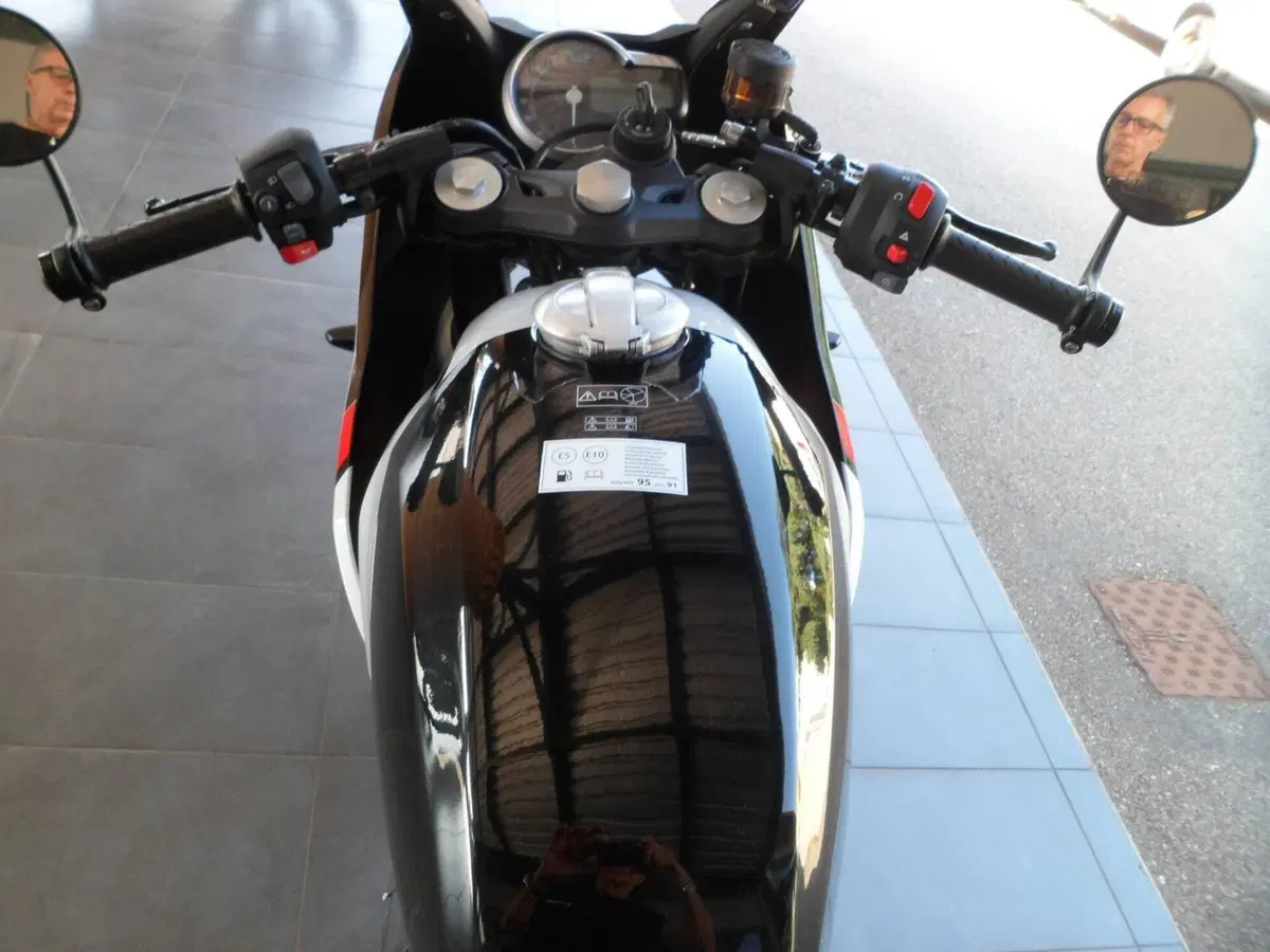 Triumph Thruxton 400 (2026) (6)