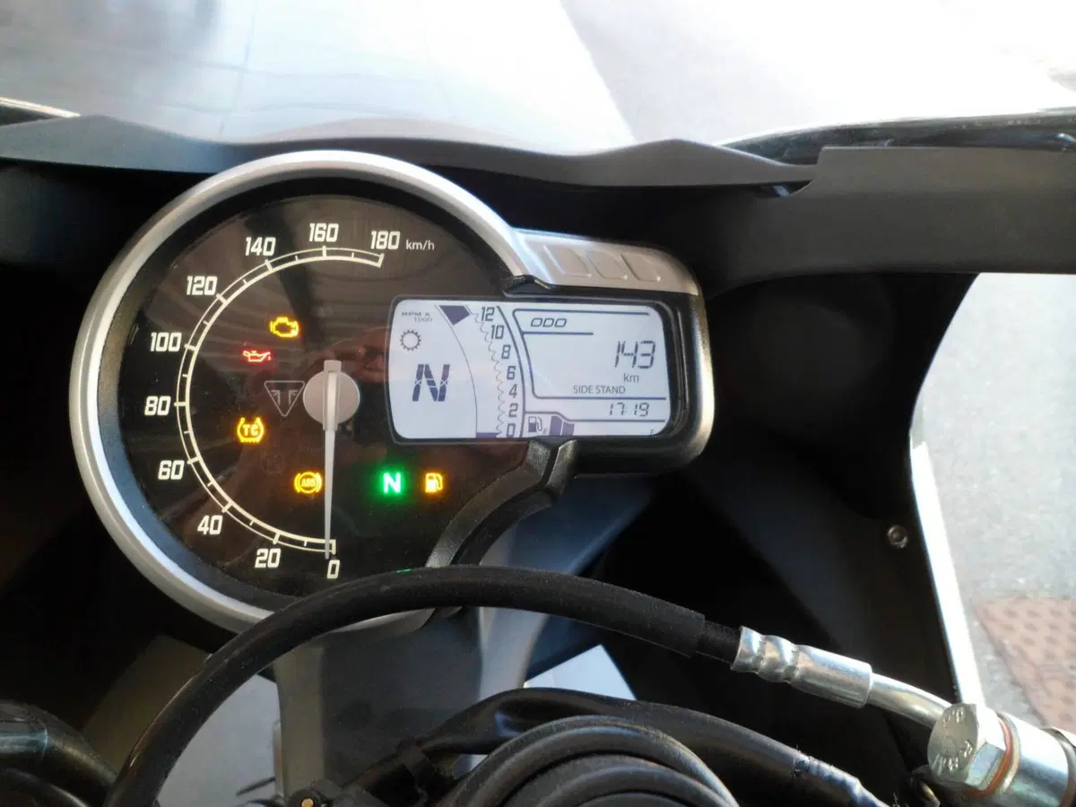 Triumph Thruxton 400 (2026) (7)