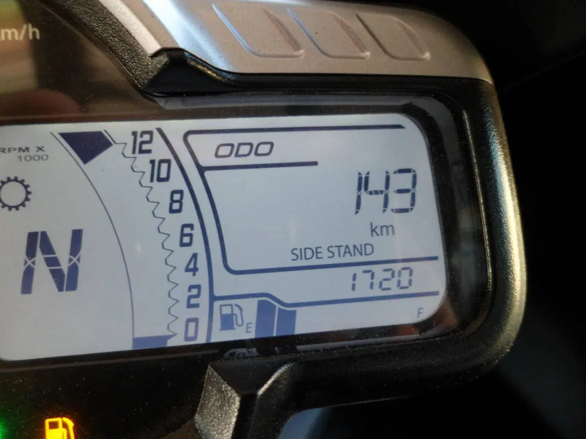 Triumph Thruxton 400 (2026) (8)
