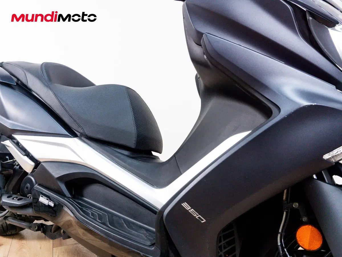 Kymco Downtown 350i TCS (2020) (5)