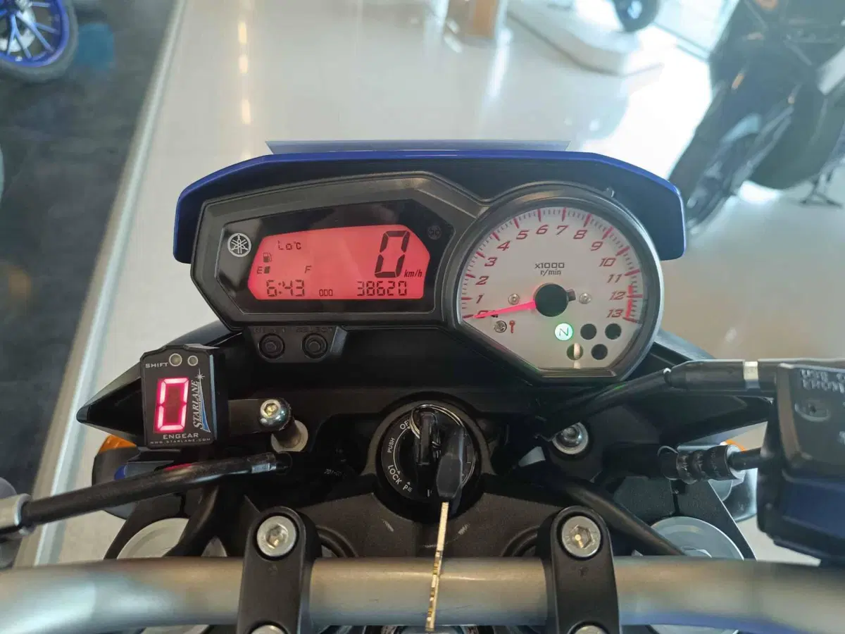 Yamaha FZ8 (2013 - 16) (4)