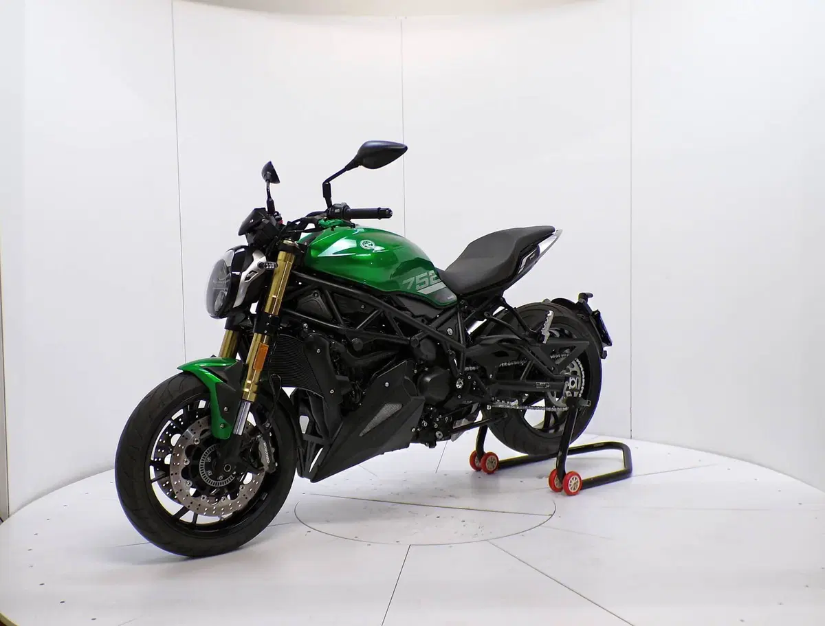 Benelli 752 S (2022 - 25) (3)