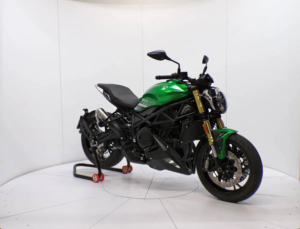Benelli 752 S (2022 - 25) (2)