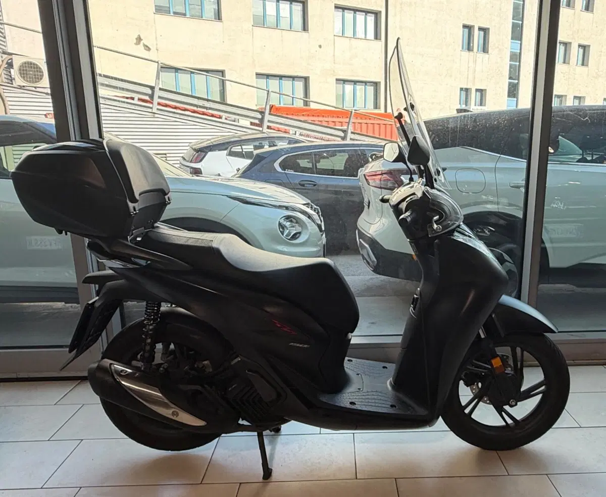 Honda SH 150i Sport (2024 - 25) (4)