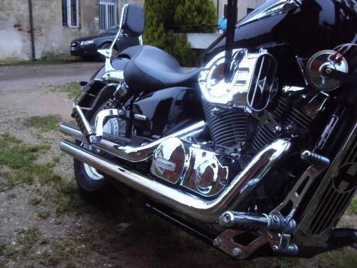 Honda VT 750 Shadow Spirit (11)
