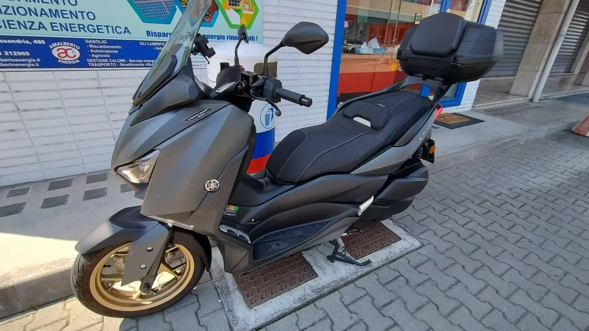 Yamaha X-Max 300 Tech Max (2021 - 24) (2)