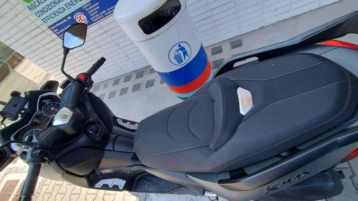 Yamaha X-Max 300 Tech Max (2021 - 24) (4)