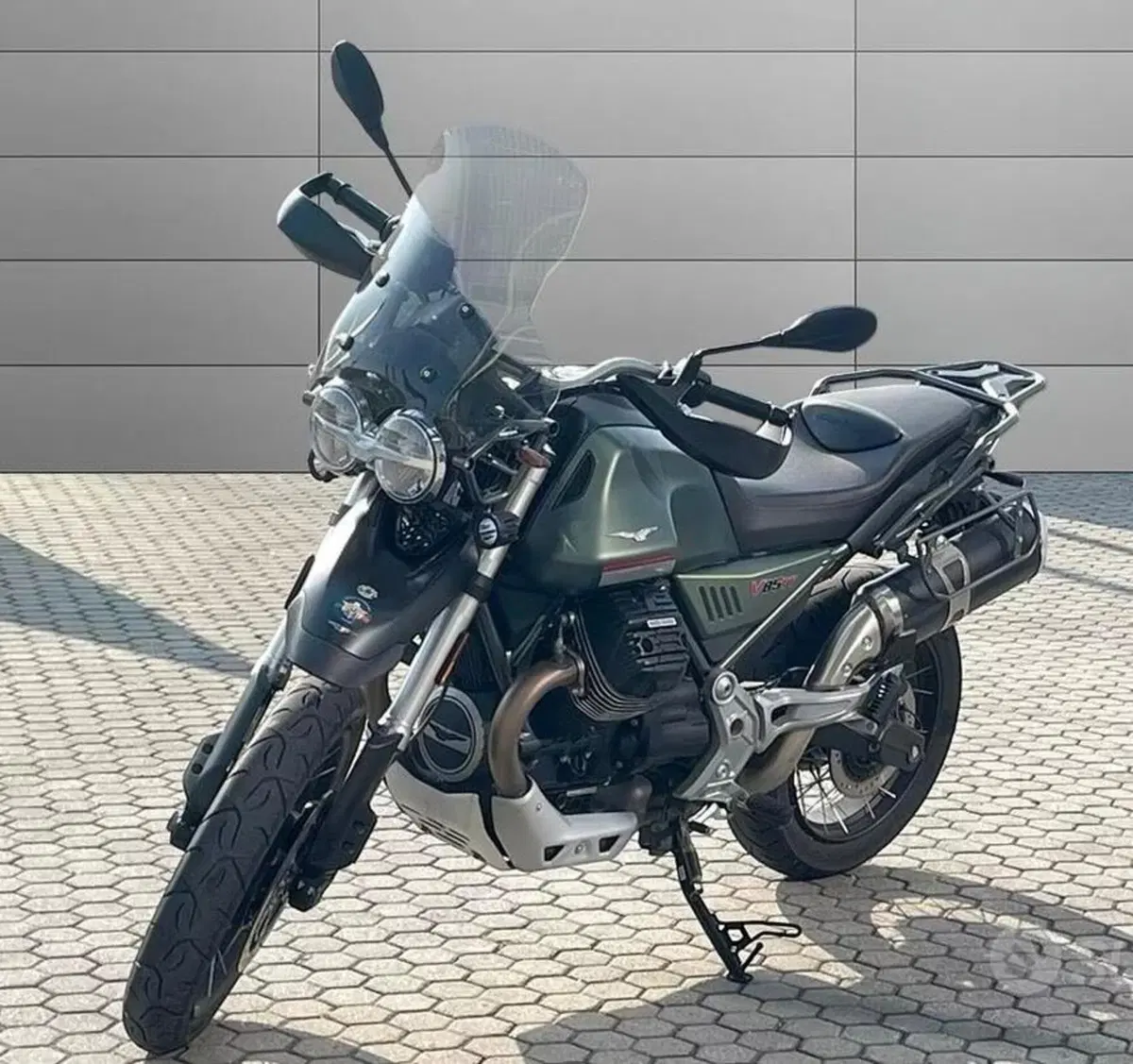 Moto Guzzi V85 TT (2021 - 23) (2)