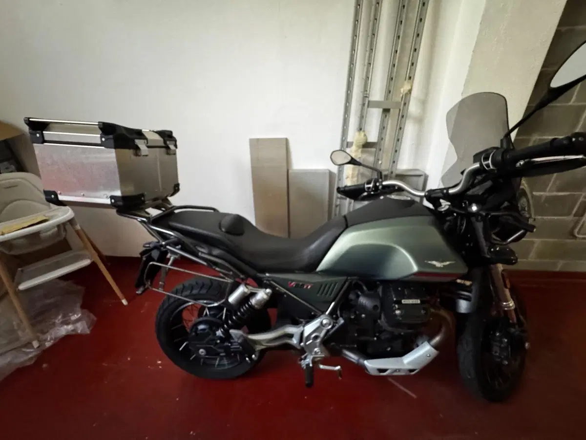 Moto Guzzi V85 TT (2021 - 23) (4)