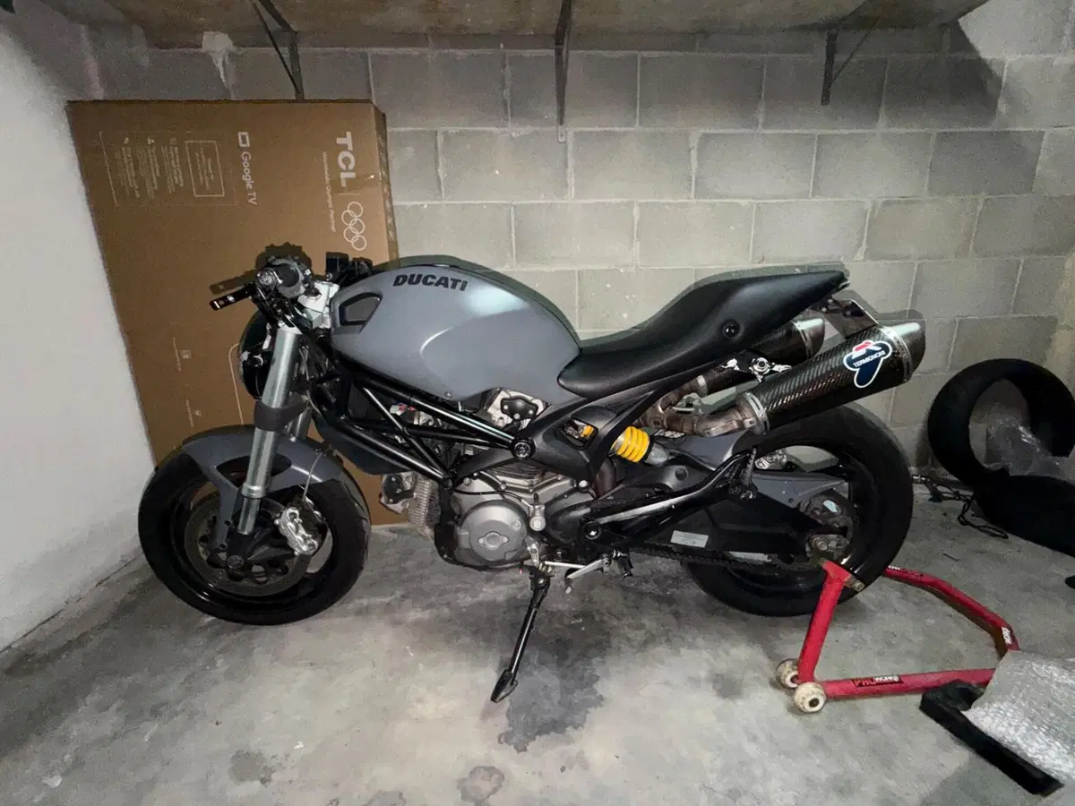 Ducati Monster 696 Plus (2007 - 14) (2)