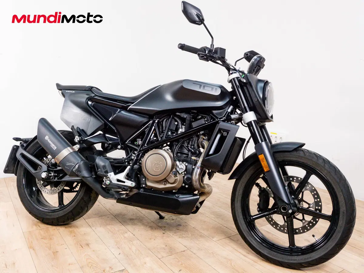 Husqvarna Svartpilen 701 (2019) (2)