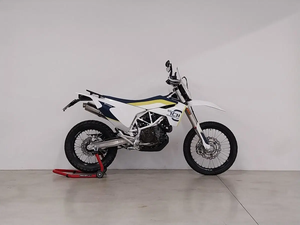 Husqvarna 701 Enduro (2017 - 19) (2)