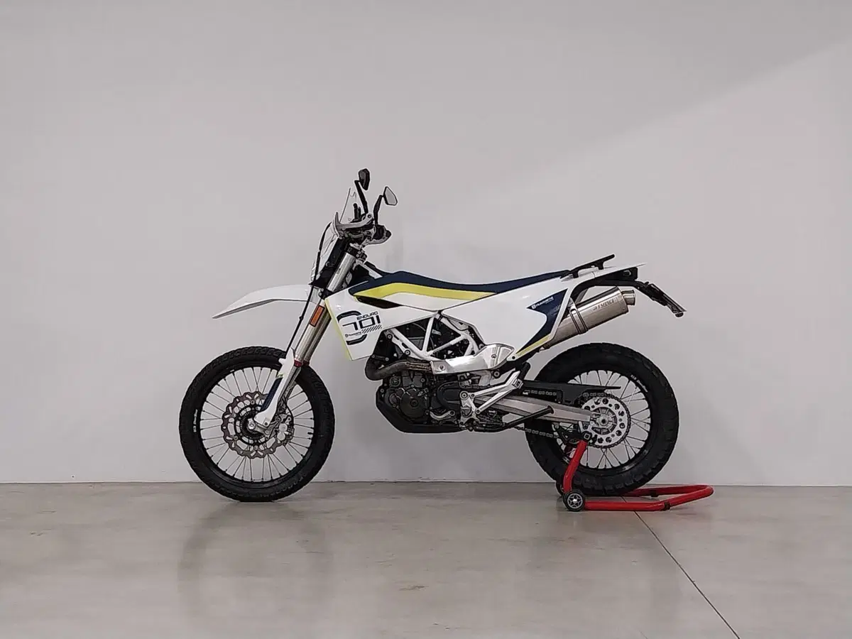 Husqvarna 701 Enduro (2017 - 19) (3)