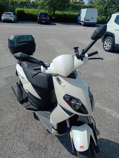 Aprilia Sportcity One 50 (2008 - 12) usata