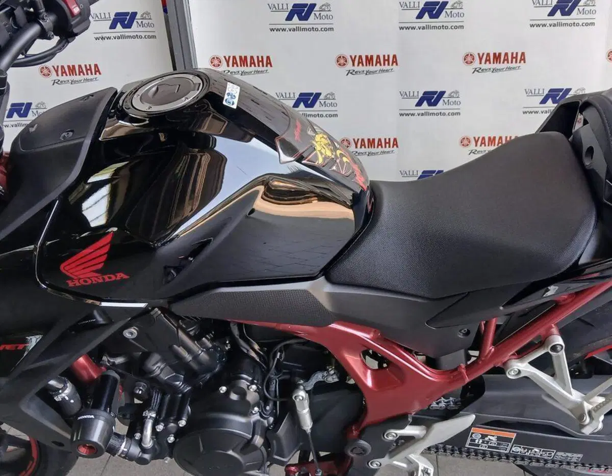 Honda CB 750 Hornet (2023 - 24) (3)